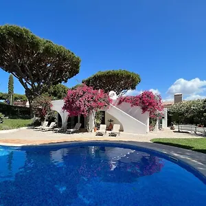 traditional-3-bedroom-villa-with-great-pool-in-the.hotelaalgarve.com/